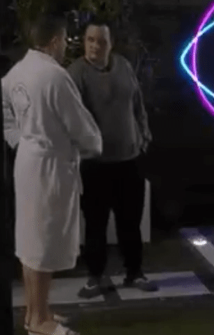 82a84f5a48128fe6422c2b6476ad8210.gif