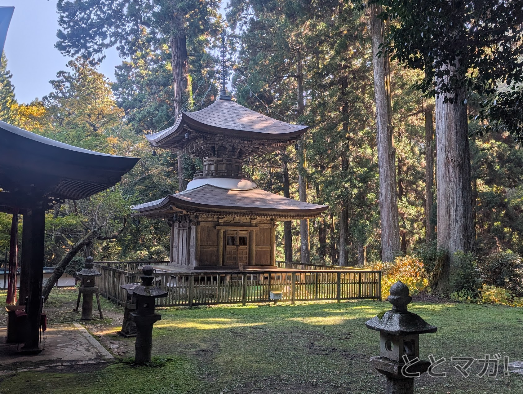岩湧寺のシンボルの二重の塔