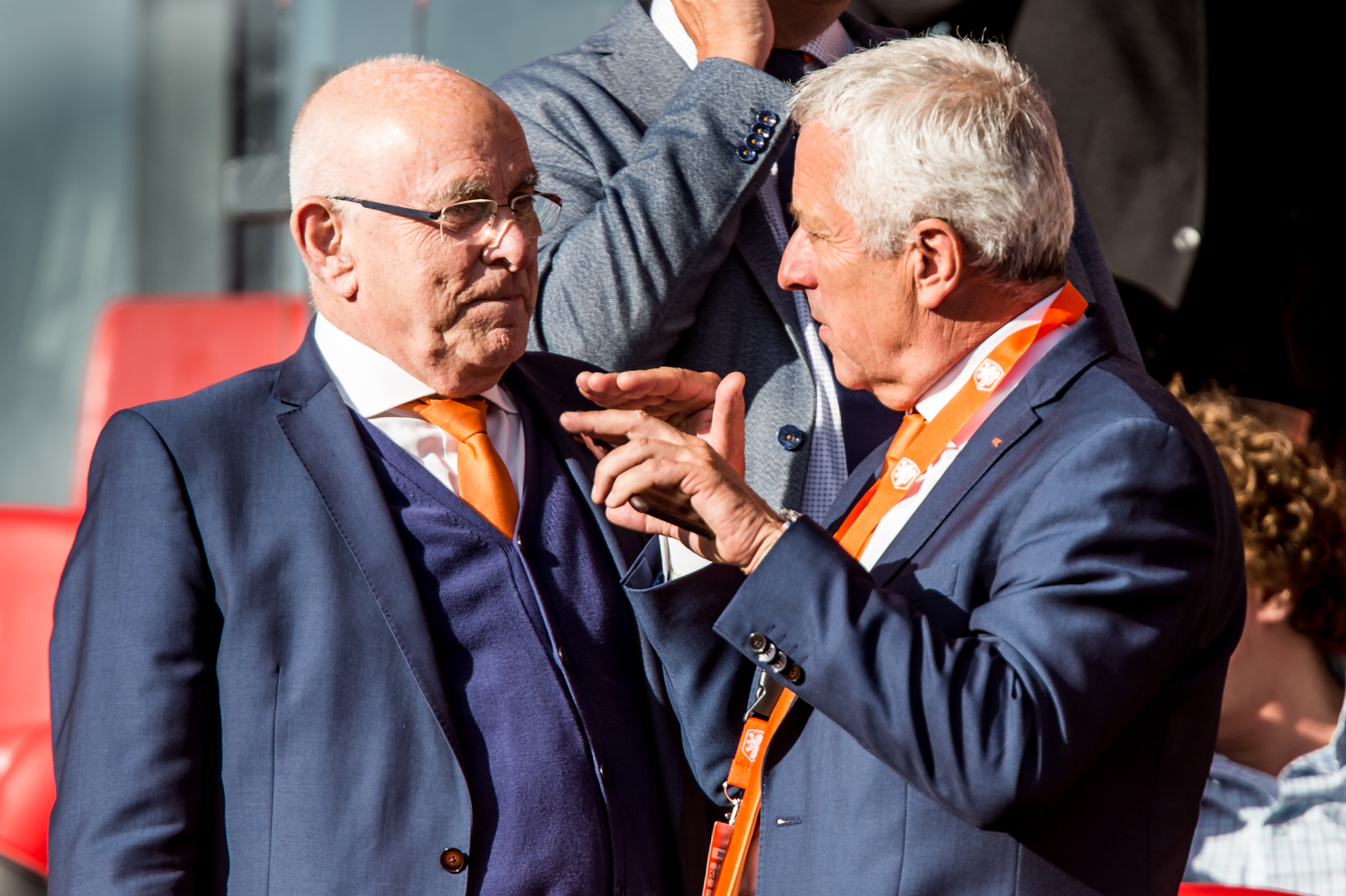 KNVB-voorzitter Van Praag bij het Nederlands elftal.