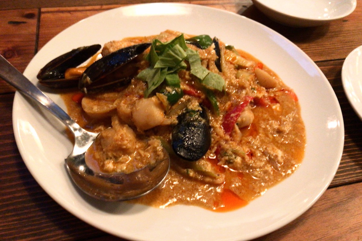川崎 タイ料理 イサーン酒場 パッポンカリー（シーフード） アップ