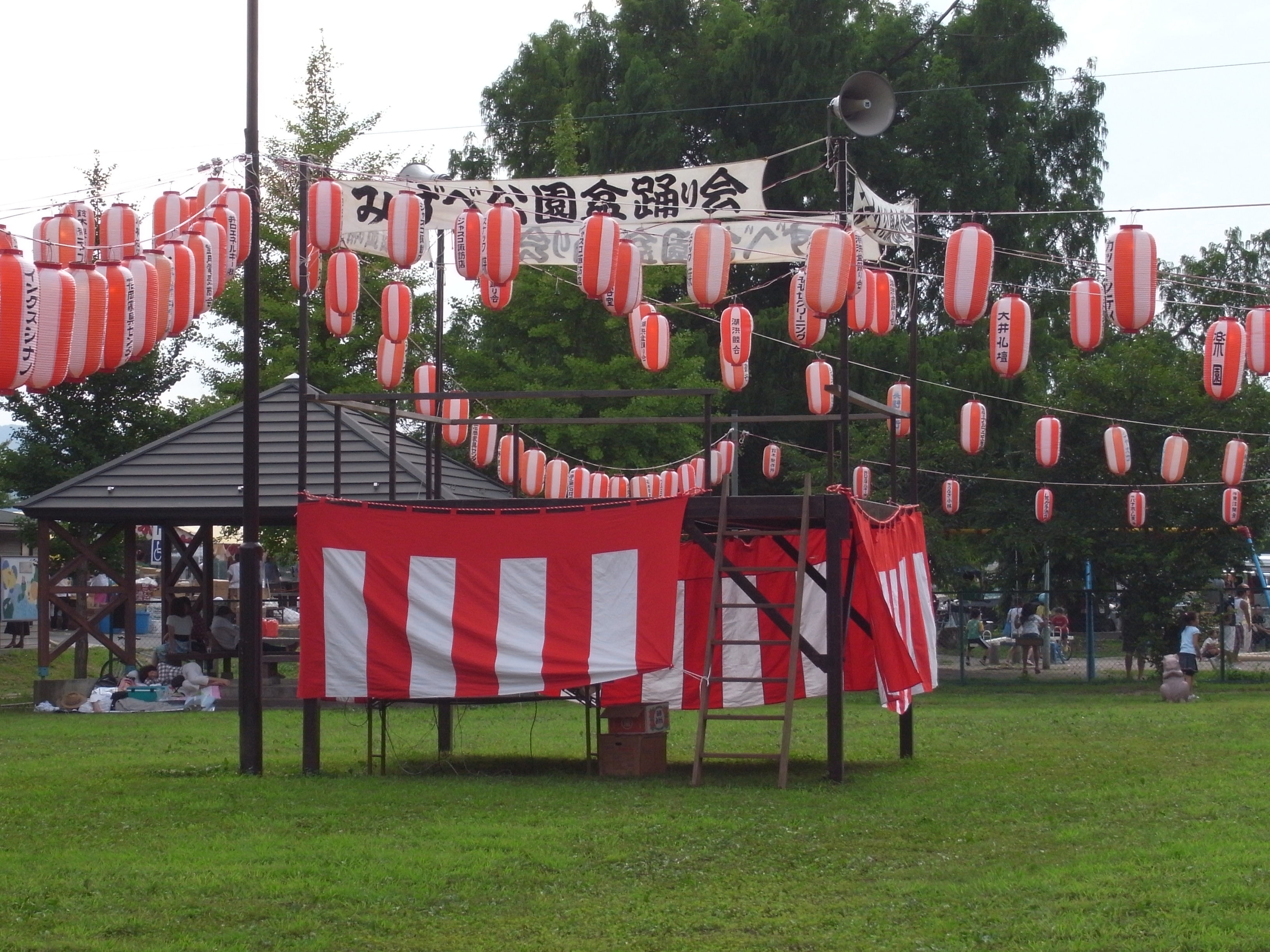 みずべ公園の盆踊りの様子