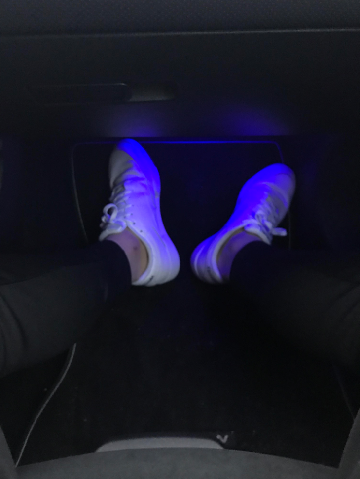 Es legal poner bombillas LED en el coche?
