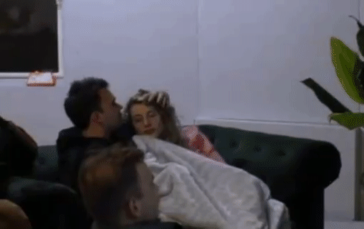 899af83b03584f9c2a1e3863041ea54e.gif