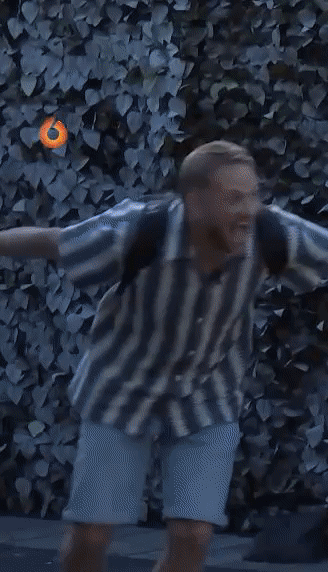 8d2cd7c805a94f3eef3753b8fd7f1abb.gif