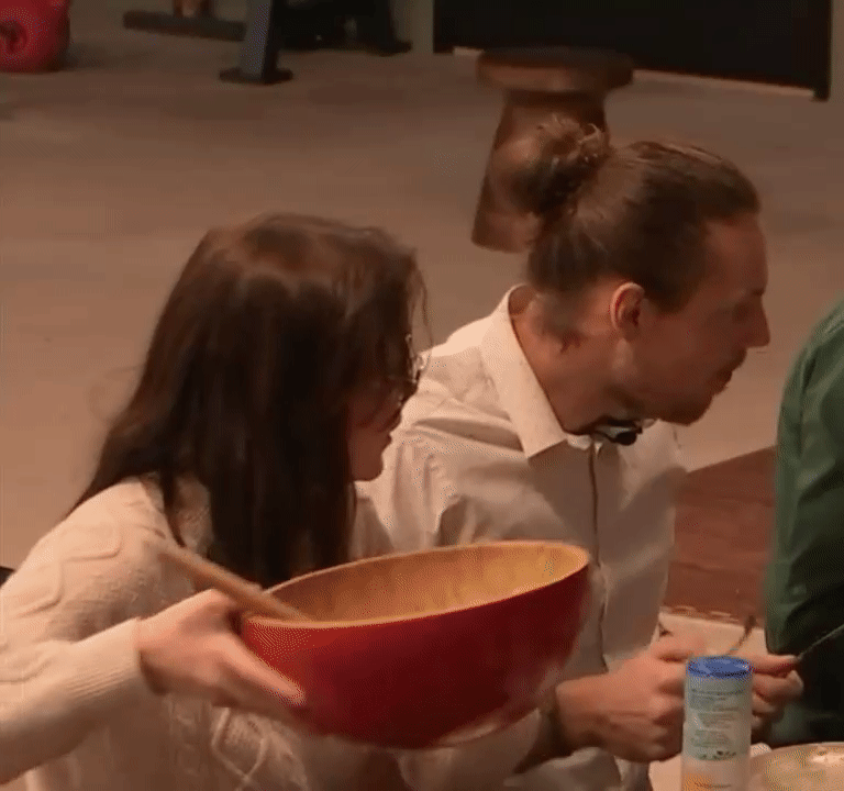 8e8a71cf2b8b79647a9f3994ce019623.gif