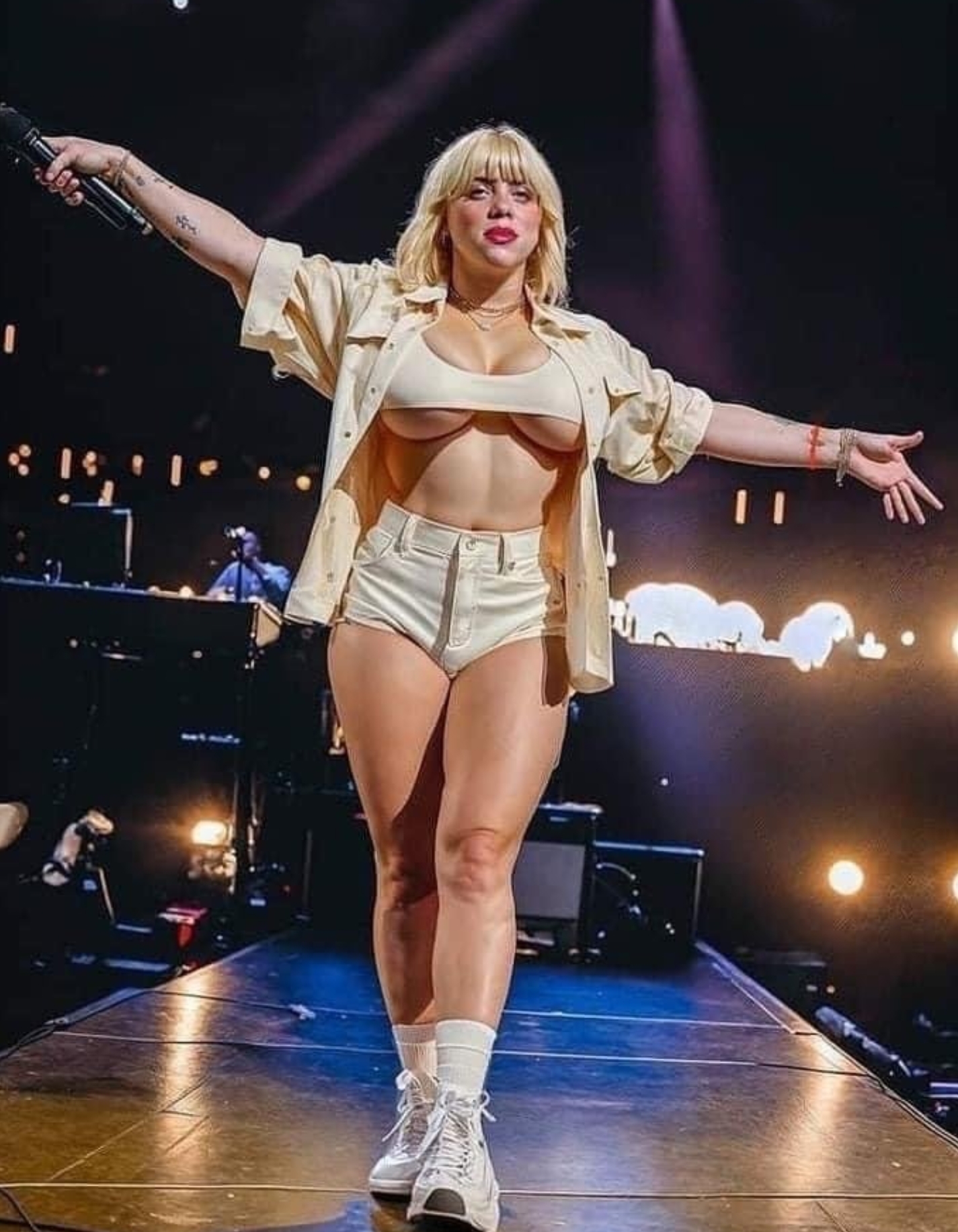 빌리 아일리시 몇컵인가요? D컵 넘나요? : MLBPARK