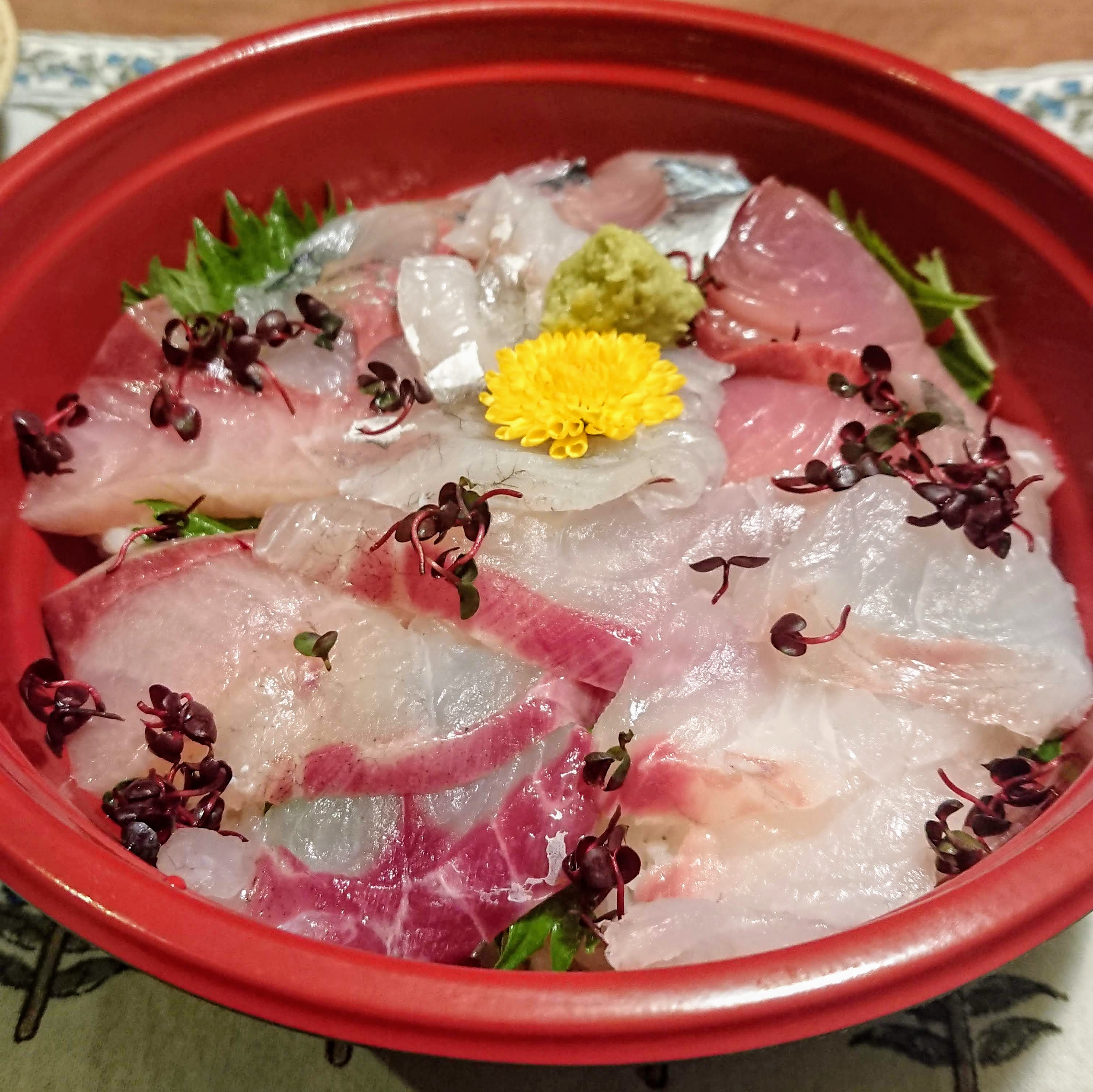 [写真]近海物メインの海鮮丼