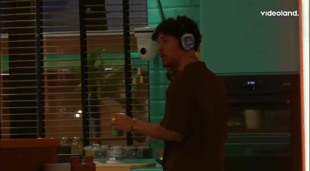 940e6d038389614e16c74f8c61a7ebbc.gif