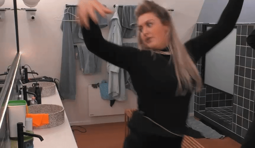 9641fdd22f44b9dab5fbd8de7276f09e.gif