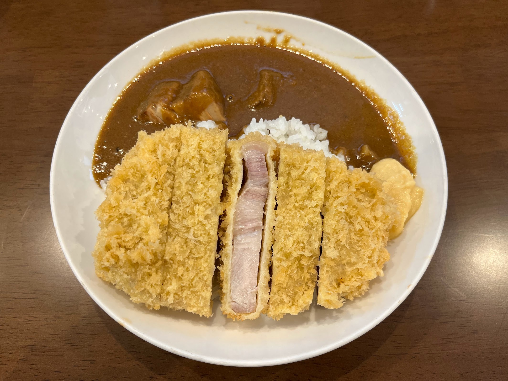 川崎・しまや 国産極上ロースカツ&豚バラ煮込みカレー1300円(2024年6月)