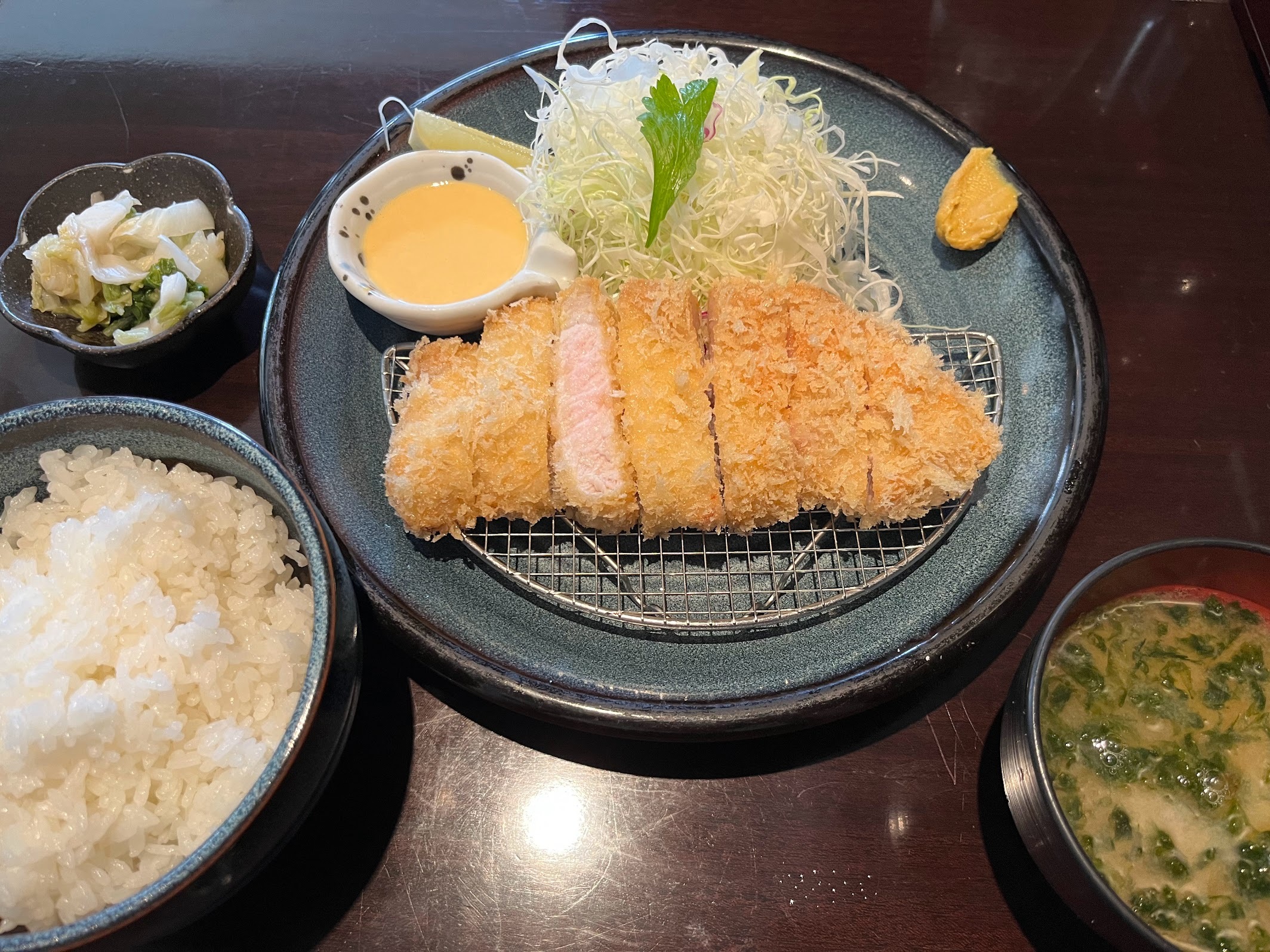 川崎・とんかつ六 ロース1430円（2024年7月）