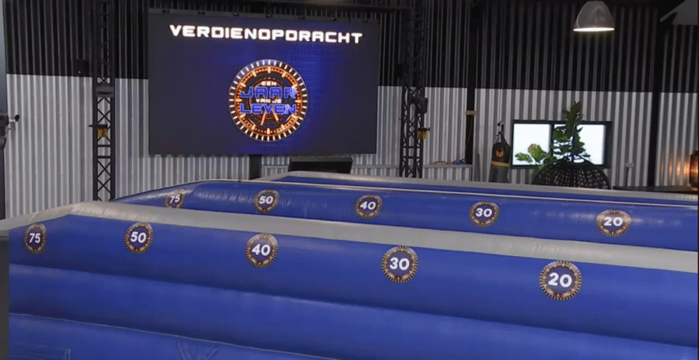 afc2fd42053727720a2b72c9b85353a1.gif