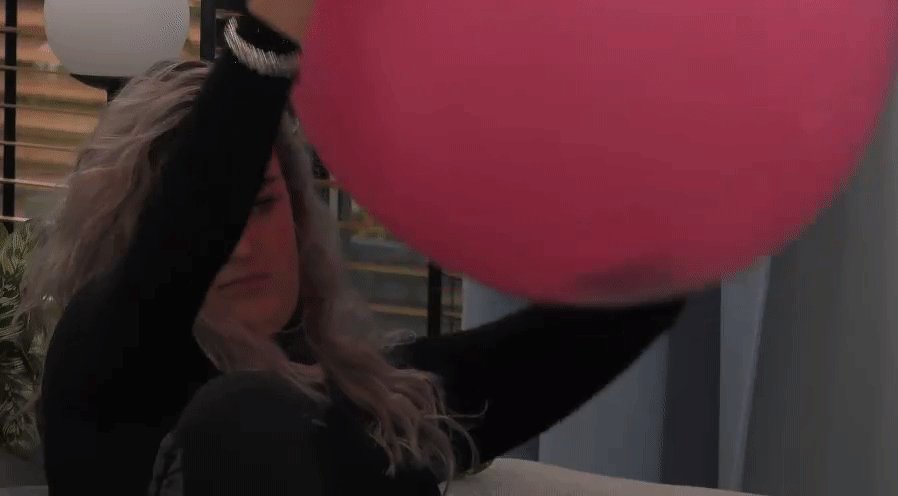 b02e3657a6a1a76aa5849a4ced30fd7f.gif