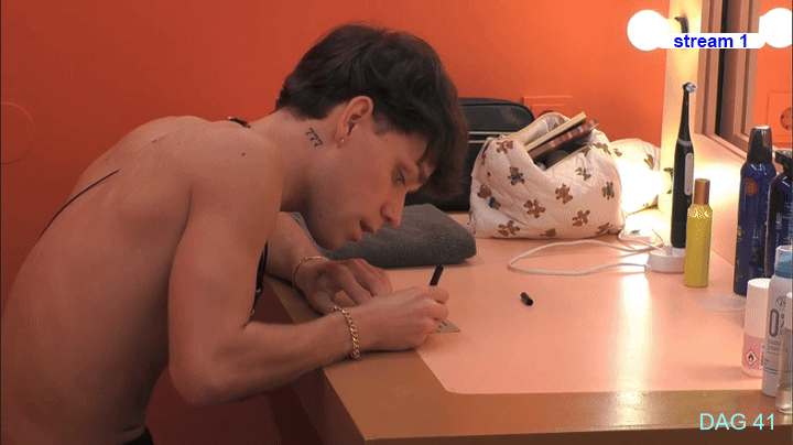 b316bc4f2bb2a4c9b37207daccfa9395.gif