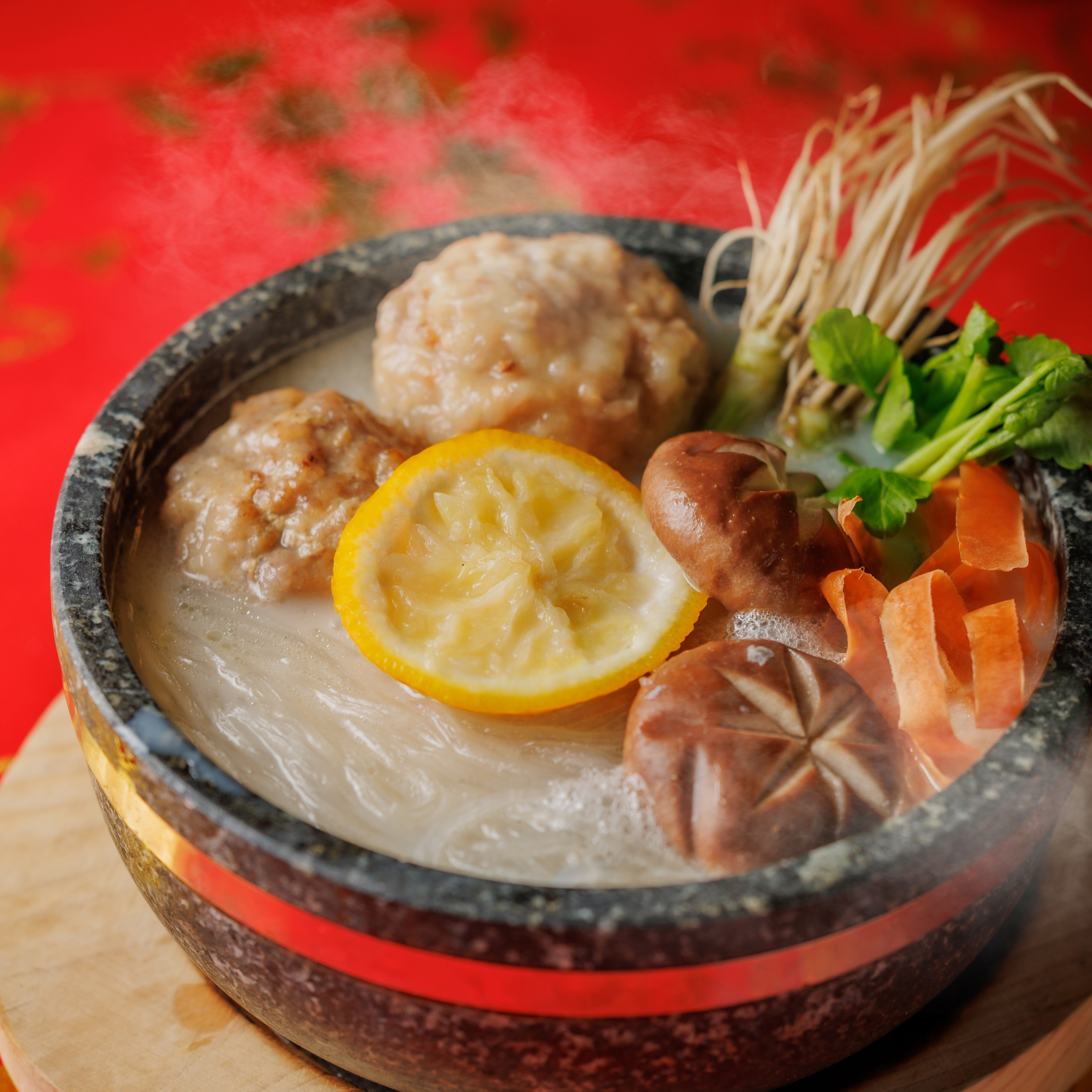 大きな肉団子入り柚子塩白湯鍋