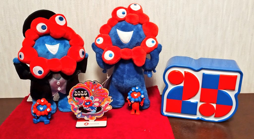 会場限定タキシードミャクミャクとそのほかグッズ