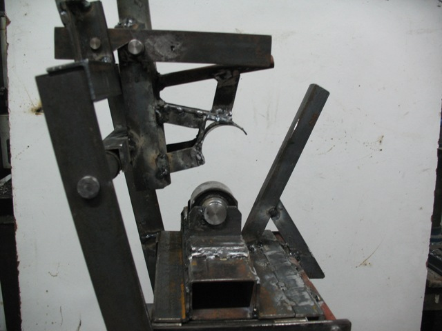 Construcción de una prensa para ladrillos. B726f41def7ef802dc58d642d1083539