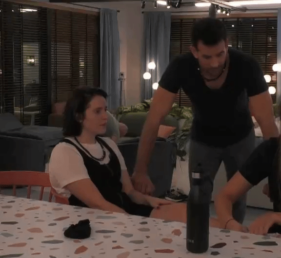 be6db828136aece4ea989034d42a3f44.gif