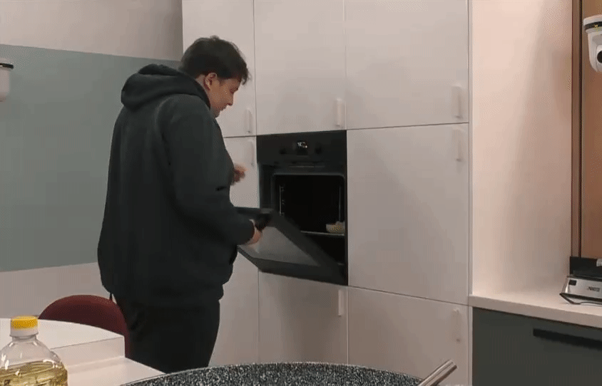 c0a9e81f5a92a276de73067a833fc79a.gif