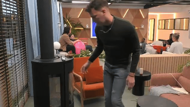 c2f3172045cc269c5d789cff97e27d56.gif