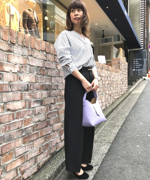 40代の黒パンツコーデ 春 地味にならない大人カジュアルstyle Soleil