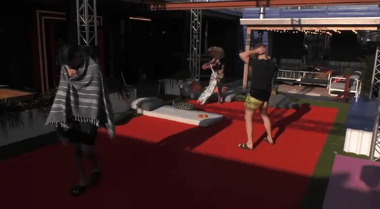 c61f28be7f3a4ebfa8ab3aa32a766597.gif