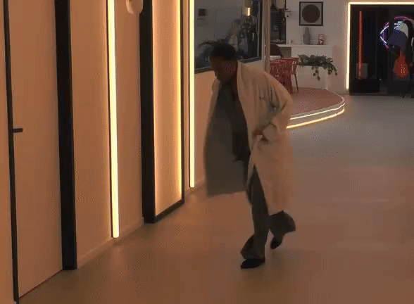 c75ab899e5055a53c3a3708ebf408774.gif
