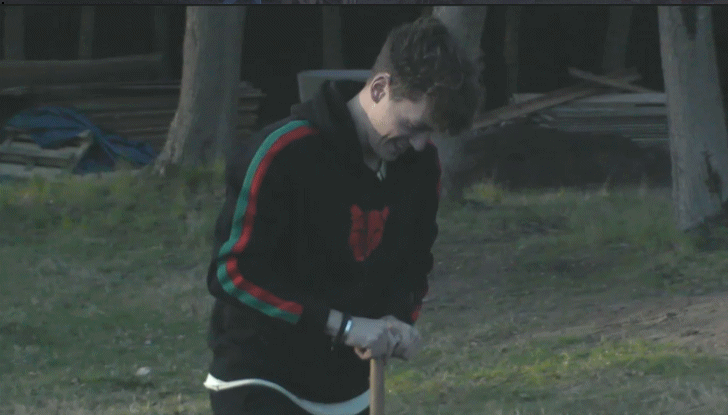 cb7cf8f121578d4bc74d2880a5d8a504.gif
