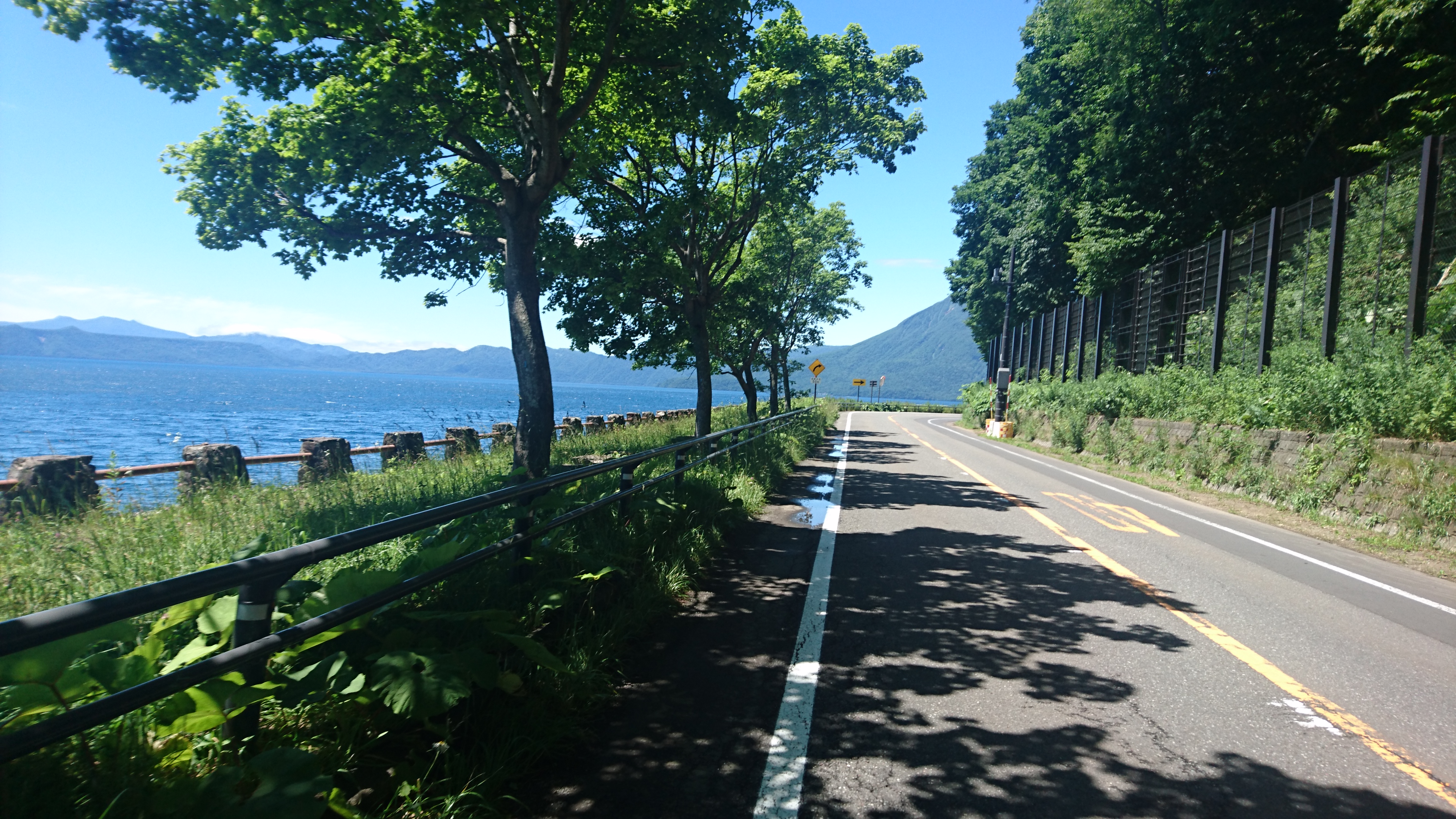 北海道の支笏湖沿いをロードバイクで走ったときの写真