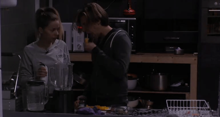 d3a0229f3f60049490a50590fe45849b.gif