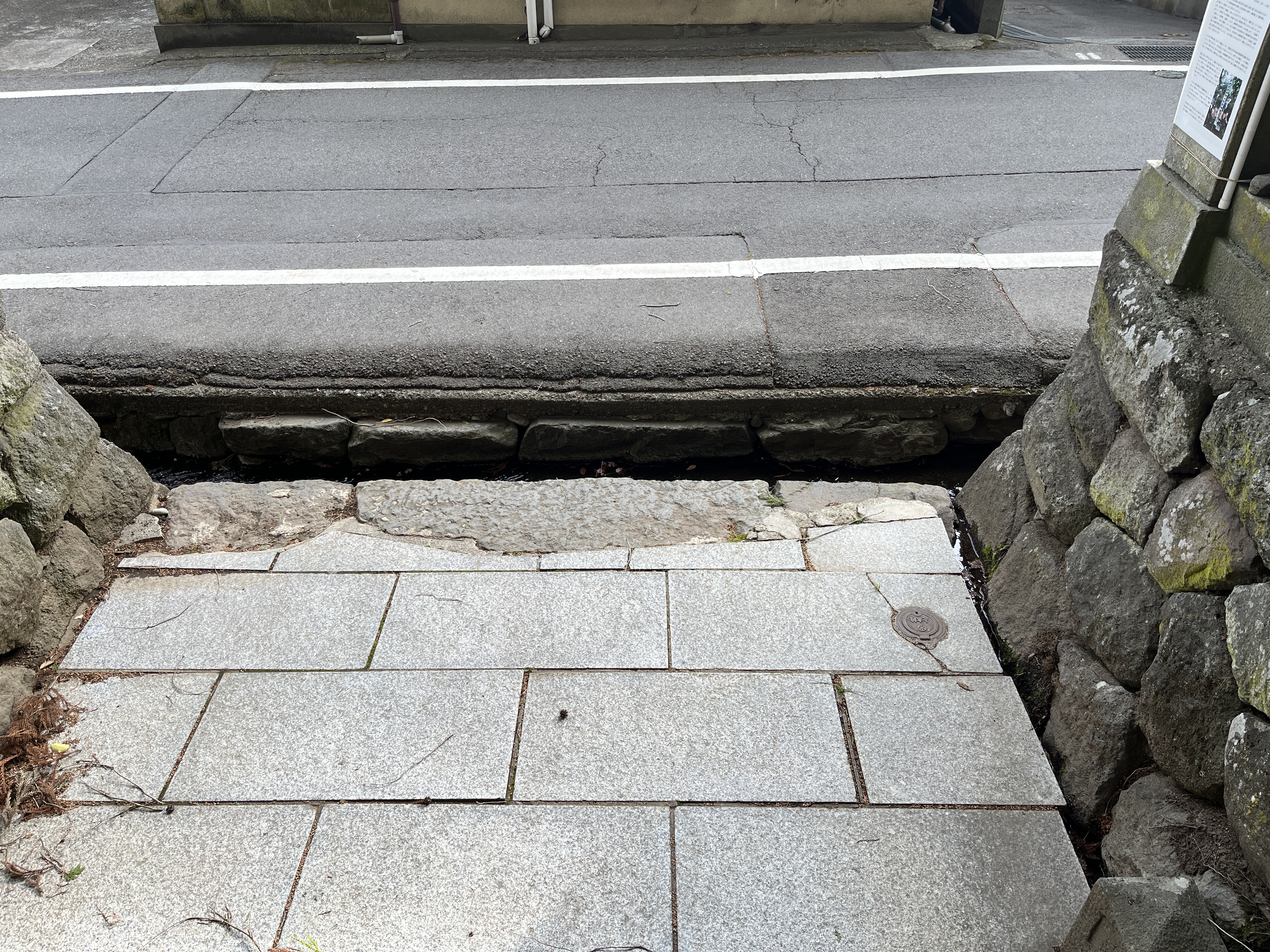 橋がない小川