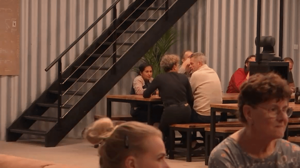 d5e18a43030579e6740794bfcd2b10e6.gif