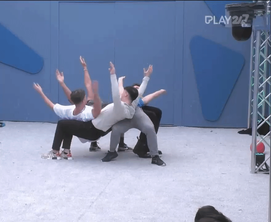 d689e2c701a24eb21c3290a28c372146.gif