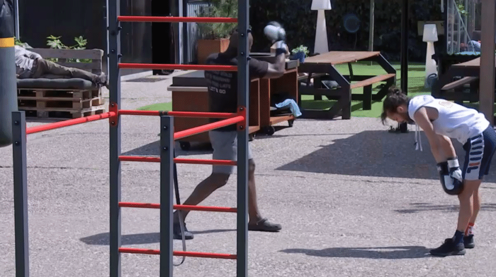 d7ba858df6d86448fcc0716769e3d95c.gif