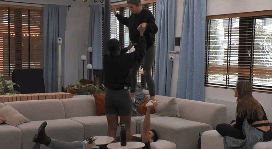 d80ba459c8e7429978addc664ef0414b.gif