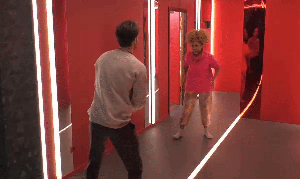 da3bd2e165fba54436228c33c4248e20.gif