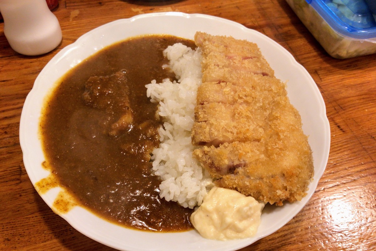 川崎・南町「しまや」 豚バラ煮込みカレーと国産極上ロースカツ