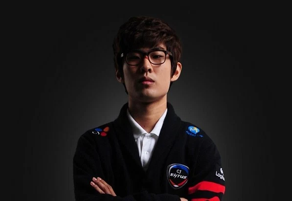 Ambition cambió su rol de midlaner a jungla en noviembre de 2014. Ambition cambió su rol de midlaner a jungla en noviembre de 2014.