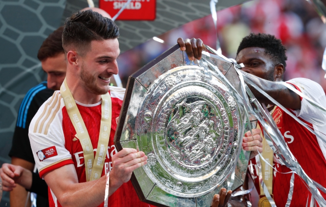 Arsenal won vorig seizoen de Community Shield, nu is het aan Manchester United of Manchester City