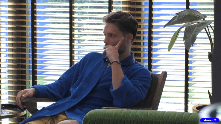 de5e7cbbc227c44af707c3529153d42f.gif