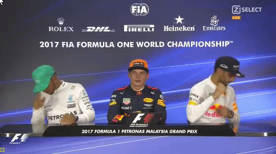 dfcaf3bba12d7c38e5c4d3fc7cbce859.gif