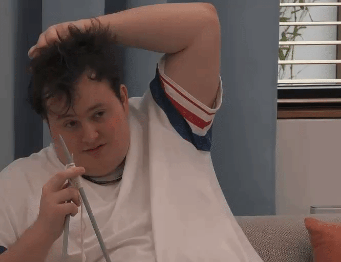 e4b323442090cce737393a817f2a588f.gif