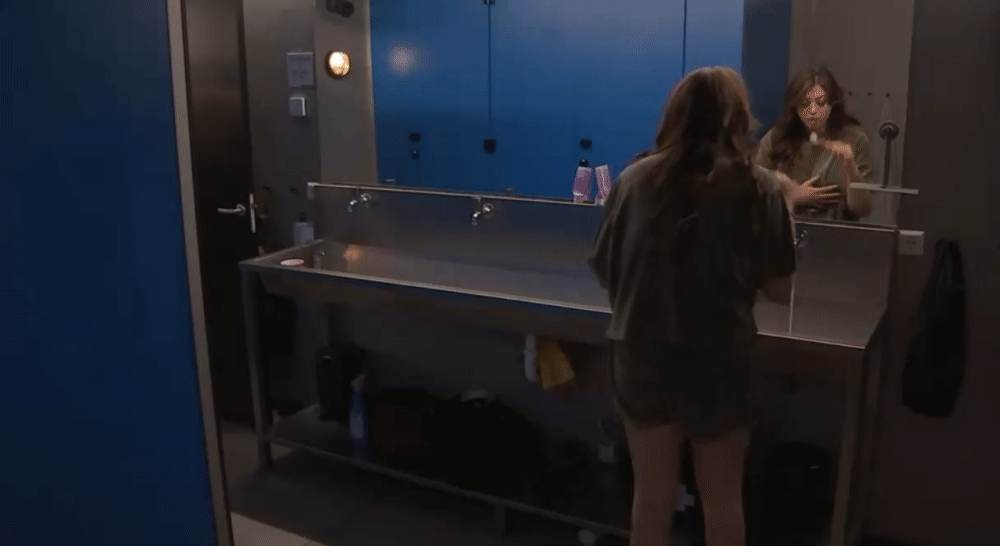e5c1ca7f74a63a8b3e8cf750c3e86ae4.gif