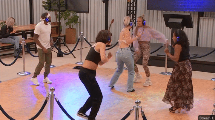 e7b2c6d4491ffad7e8da8e0345ee3401.gif