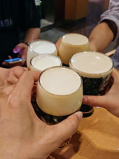 [写真]全員違うビールで乾杯