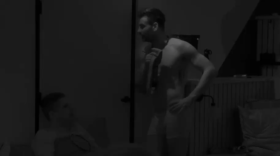 e945b0281f62ddedcd8c3efd68e32f93.gif
