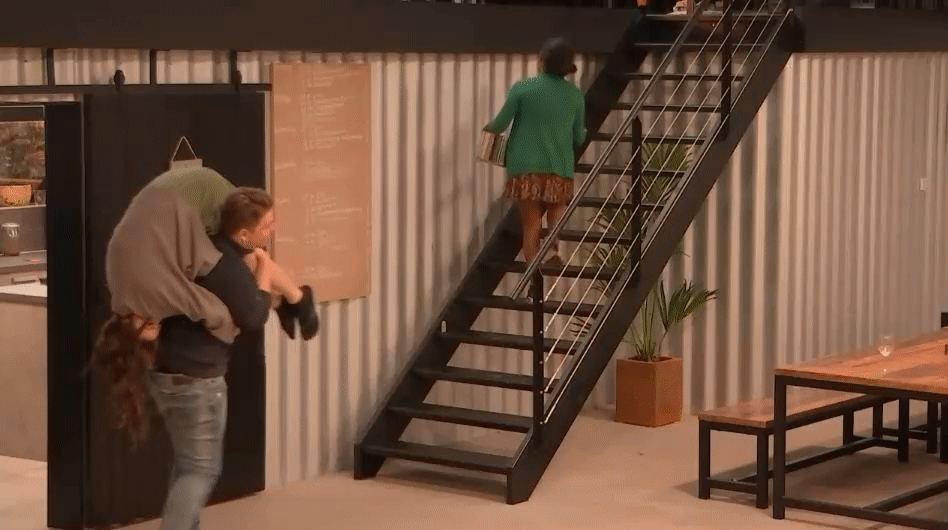 eb1ad57b12c041daab2d78510b5c50c3.gif