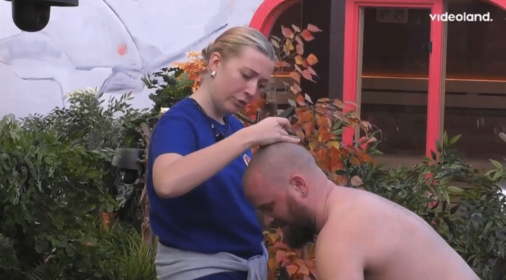 ef2046e01a2f4d06a38dbb6a54603f18.gif