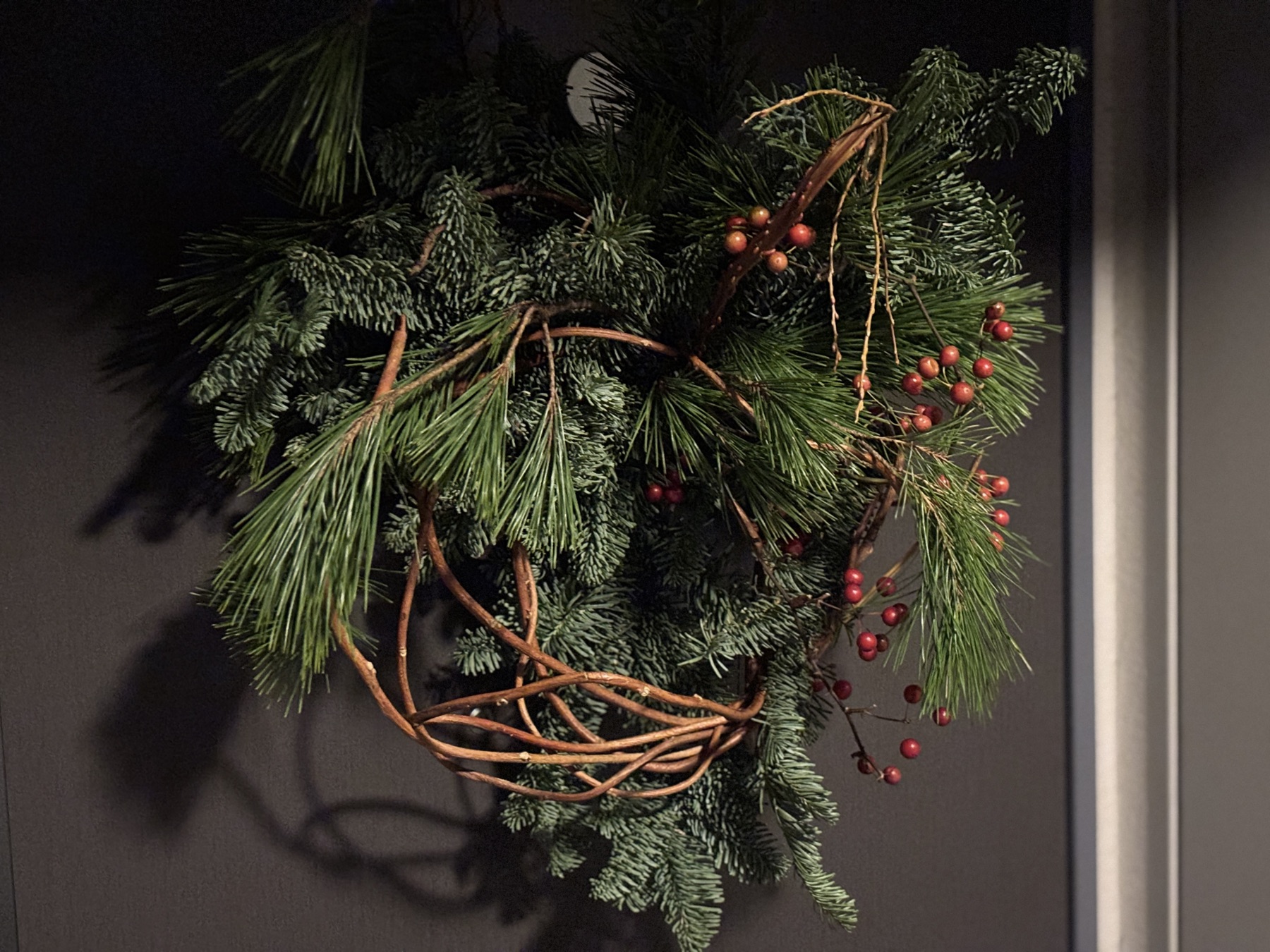 20251123 シックなクリスマスリースかつ個性的なしめ縄