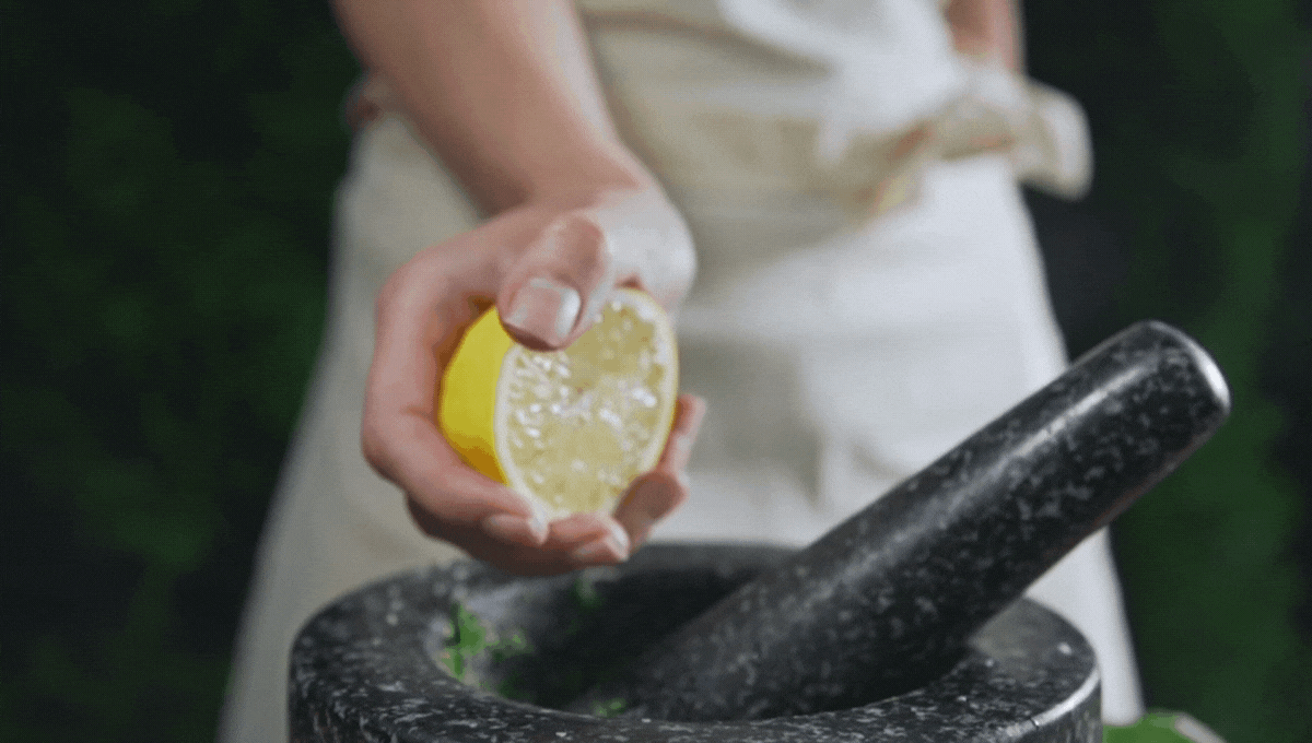 GIF of squeezing lemon
